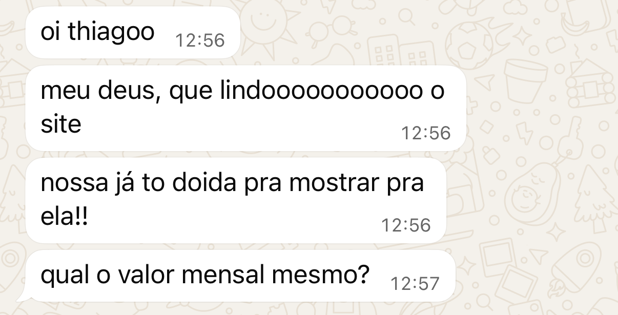 Print de conversa de WhatsApp: Cliente Maria escreve 'oi thiagoo', 'meu deus, que lindooooooooooo o site', 'nossa já to doida pra mostrar pra ela!!' e 'qual o valor mensal mesmo?'